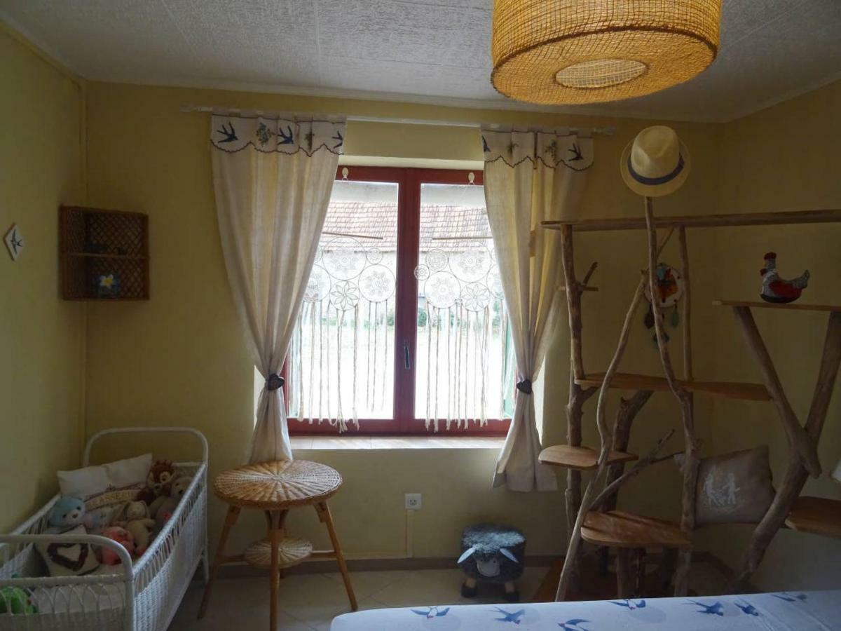 Chambre A La Ferme Chez L'Habitant Besson エクステリア 写真
